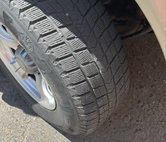 Бежевый Мицубиси Паджеро Спорт, объемом двигателя 3 л и пробегом 290 тыс. км за 7200 $, фото 3 на Automoto.ua