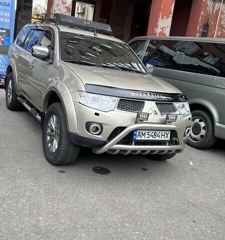 Міцубісі Паджеро Спорт 2010 у Запоріжжя на Automoto.ua Бежевий Міцубісі Паджеро Спорт, об'ємом двигуна 2.5 л та пробігом 231 тис. км за 13600 $, фото 1 на Automoto.ua