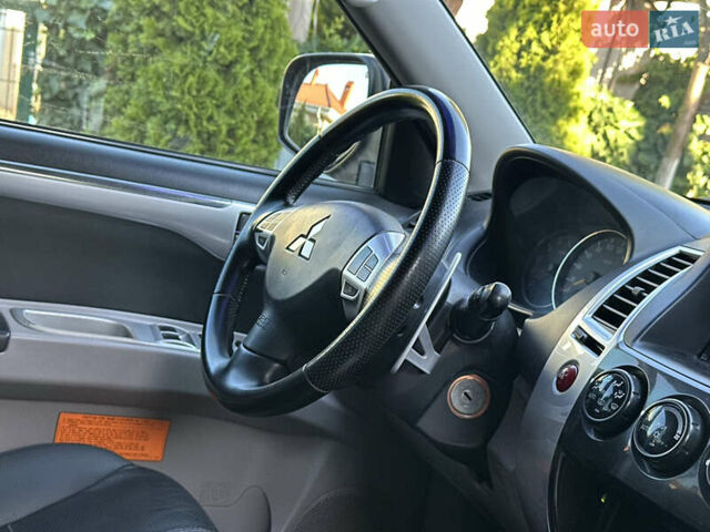 Бежевий Міцубісі Паджеро Спорт, об'ємом двигуна 2.48 л та пробігом 200 тис. км за 14900 $, фото 61 на Automoto.ua