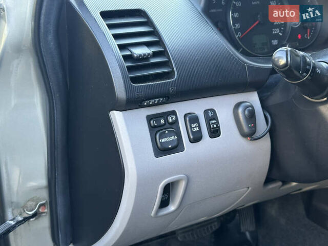 Бежевий Міцубісі Паджеро Спорт, об'ємом двигуна 2.48 л та пробігом 200 тис. км за 14900 $, фото 42 на Automoto.ua