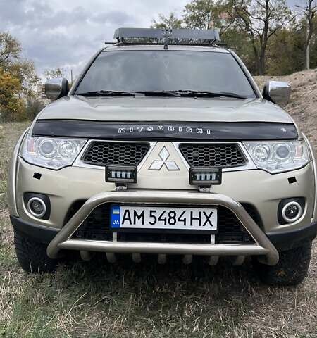 Міцубісі Паджеро Спорт 2010 у Запоріжжя на Automoto.ua Бежевий Міцубісі Паджеро Спорт, об'ємом двигуна 2.5 л та пробігом 231 тис. км за 13600 $, фото 6 на Automoto.ua