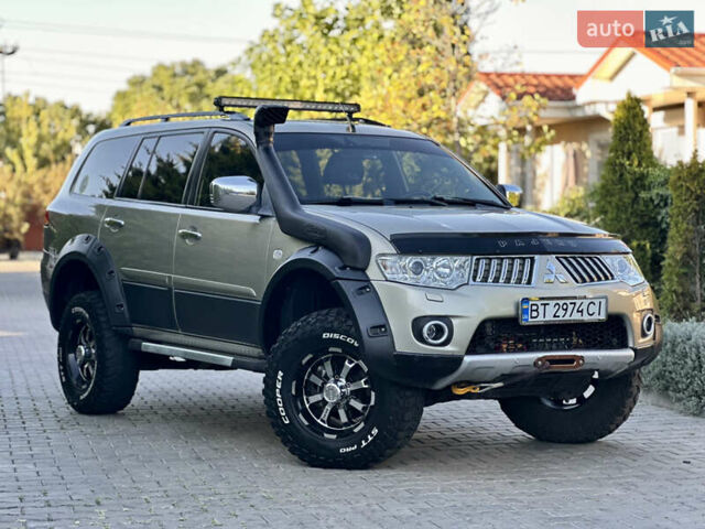 Бежевий Міцубісі Паджеро Спорт, об'ємом двигуна 2.48 л та пробігом 200 тис. км за 14900 $, фото 5 на Automoto.ua