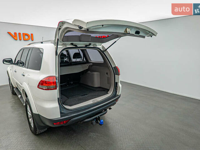 Бежевий Міцубісі Паджеро Спорт, об'ємом двигуна 2.5 л та пробігом 170 тис. км за 17331 $, фото 6 на Automoto.ua