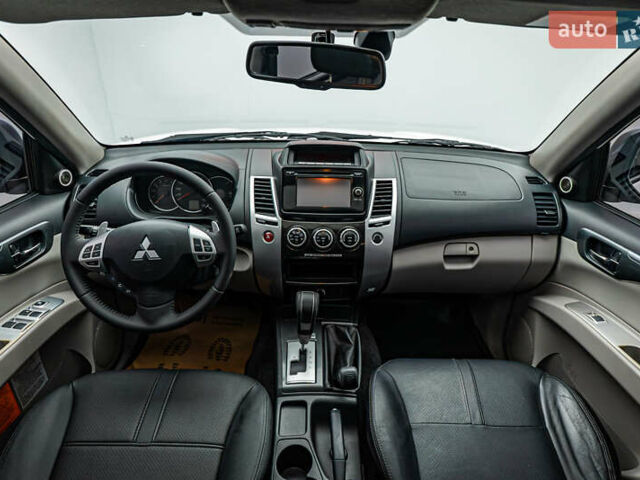 Бежевий Міцубісі Паджеро Спорт, об'ємом двигуна 2.5 л та пробігом 170 тис. км за 17331 $, фото 9 на Automoto.ua