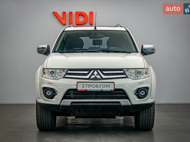 Бежевий Міцубісі Паджеро Спорт, об'ємом двигуна 2.5 л та пробігом 170 тис. км за 17331 $, фото 4 на Automoto.ua