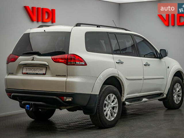 Бежевий Міцубісі Паджеро Спорт, об'ємом двигуна 2.5 л та пробігом 170 тис. км за 17331 $, фото 1 на Automoto.ua