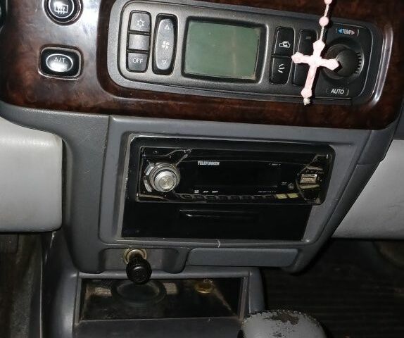 Чорний Міцубісі Паджеро Спорт, об'ємом двигуна 3 л та пробігом 300 тис. км за 3000 $, фото 4 на Automoto.ua