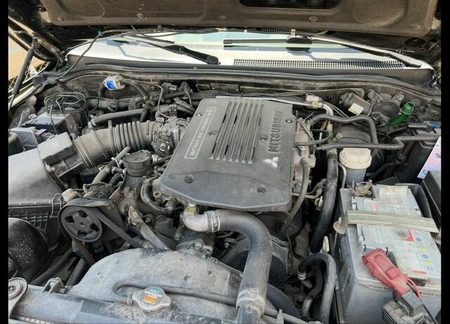 Черный Мицубиси Паджеро Спорт, объемом двигателя 3 л и пробегом 400 тыс. км за 6500 $, фото 11 на Automoto.ua