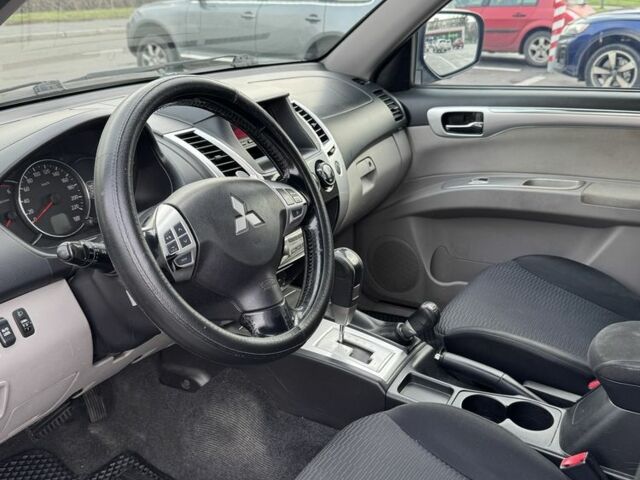 Черный Мицубиси Паджеро Спорт, объемом двигателя 2.5 л и пробегом 219 тыс. км за 12000 $, фото 9 на Automoto.ua