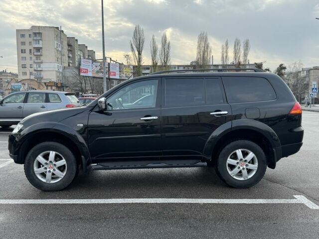 Черный Мицубиси Паджеро Спорт, объемом двигателя 2.5 л и пробегом 219 тыс. км за 12000 $, фото 2 на Automoto.ua