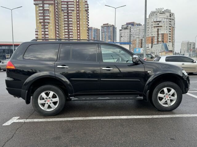 Черный Мицубиси Паджеро Спорт, объемом двигателя 2.5 л и пробегом 219 тыс. км за 12000 $, фото 5 на Automoto.ua