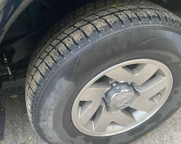 Чорний Міцубісі Паджеро Спорт, об'ємом двигуна 3 л та пробігом 280 тис. км за 4500 $, фото 12 на Automoto.ua