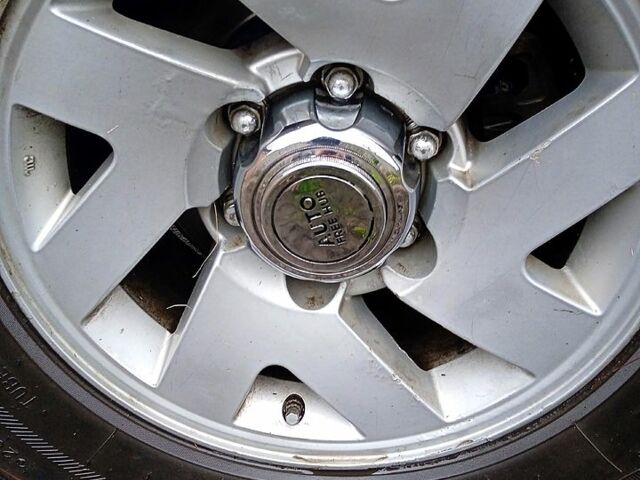 Чорний Міцубісі Паджеро Спорт, об'ємом двигуна 2.5 л та пробігом 207 тис. км за 7000 $, фото 6 на Automoto.ua