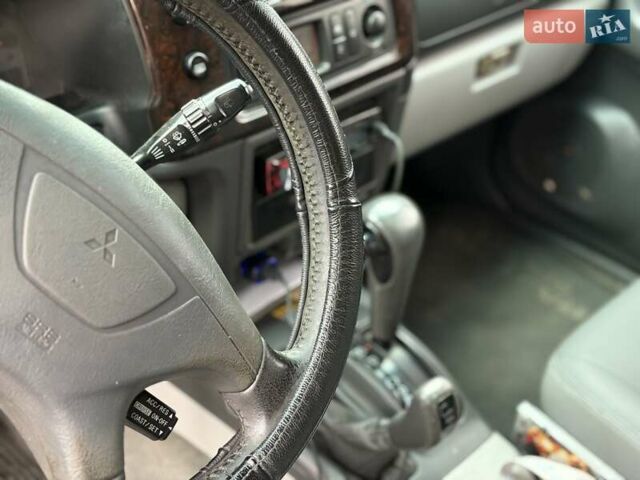 Черный Мицубиси Паджеро Спорт, объемом двигателя 3 л и пробегом 430 тыс. км за 9777 $, фото 5 на Automoto.ua