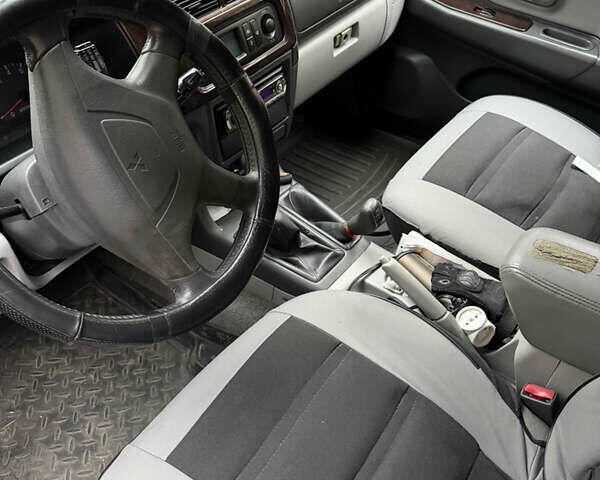 Черный Мицубиси Паджеро Спорт, объемом двигателя 2.97 л и пробегом 290 тыс. км за 7200 $, фото 4 на Automoto.ua