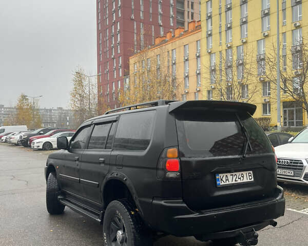 Черный Мицубиси Паджеро Спорт, объемом двигателя 3 л и пробегом 300 тыс. км за 5300 $, фото 2 на Automoto.ua