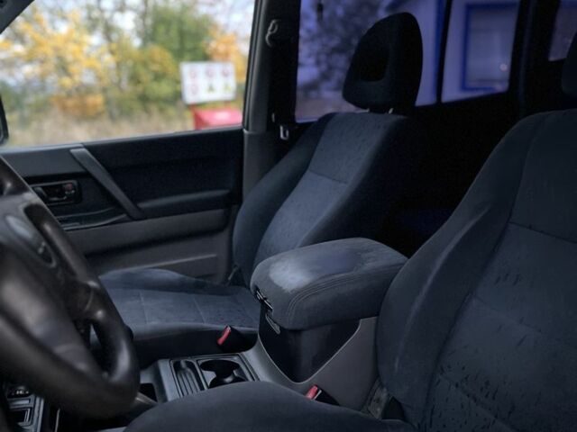 Чорний Міцубісі Паджеро Спорт, об'ємом двигуна 3.2 л та пробігом 200 тис. км за 3700 $, фото 10 на Automoto.ua