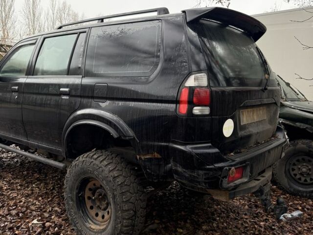 Черный Мицубиси Паджеро Спорт, объемом двигателя 2.5 л и пробегом 200 тыс. км за 4200 $, фото 1 на Automoto.ua