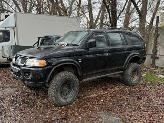 Черный Мицубиси Паджеро Спорт, объемом двигателя 2.5 л и пробегом 200 тыс. км за 4200 $, фото 3 на Automoto.ua