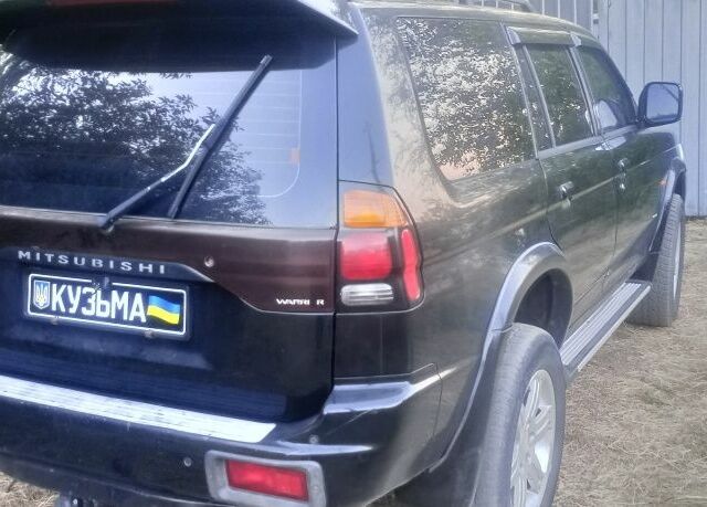 Чорний Міцубісі Паджеро Спорт, об'ємом двигуна 2.5 л та пробігом 300 тис. км за 6500 $, фото 5 на Automoto.ua