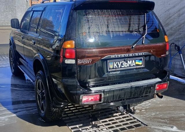 Чорний Міцубісі Паджеро Спорт, об'ємом двигуна 2.5 л та пробігом 300 тис. км за 6500 $, фото 1 на Automoto.ua