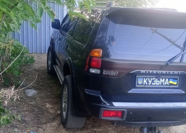 Чорний Міцубісі Паджеро Спорт, об'ємом двигуна 2.5 л та пробігом 300 тис. км за 6500 $, фото 6 на Automoto.ua