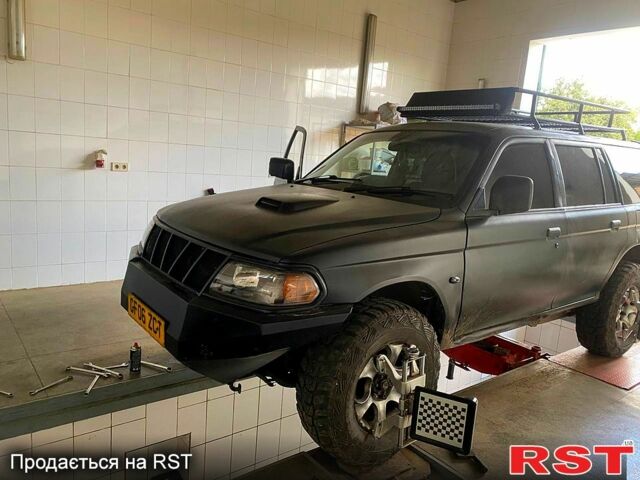 Черный Мицубиси Паджеро Спорт, объемом двигателя 3 л и пробегом 100 тыс. км за 4500 $, фото 5 на Automoto.ua