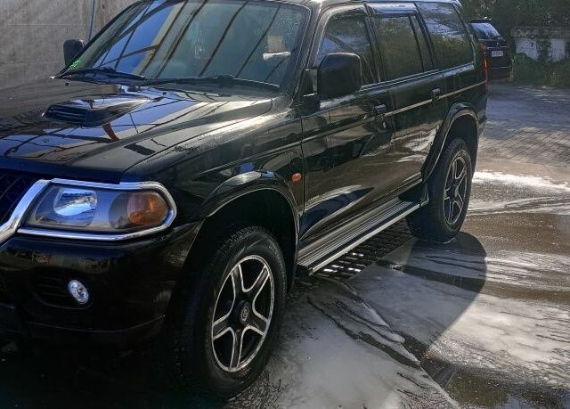 Чорний Міцубісі Паджеро Спорт, об'ємом двигуна 2.5 л та пробігом 300 тис. км за 6500 $, фото 2 на Automoto.ua