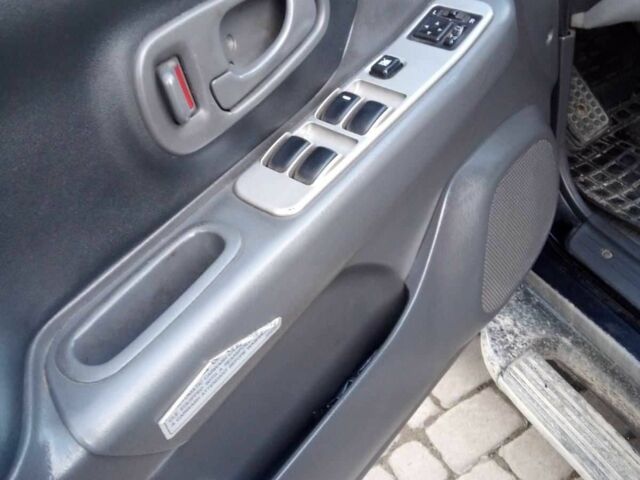 Чорний Міцубісі Паджеро Спорт, об'ємом двигуна 2.5 л та пробігом 209 тис. км за 8300 $, фото 7 на Automoto.ua