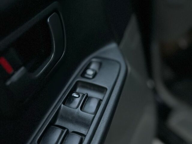 Чорний Міцубісі Паджеро Спорт, об'ємом двигуна 3.2 л та пробігом 200 тис. км за 3700 $, фото 9 на Automoto.ua