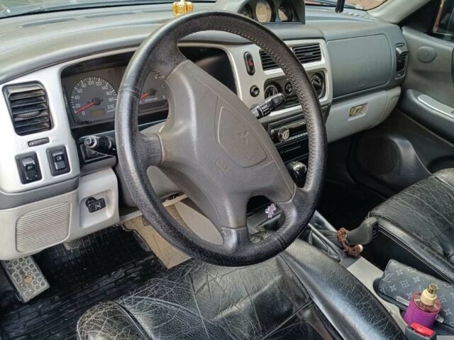 Чорний Міцубісі Паджеро Спорт, об'ємом двигуна 2.5 л та пробігом 275 тис. км за 9300 $, фото 3 на Automoto.ua