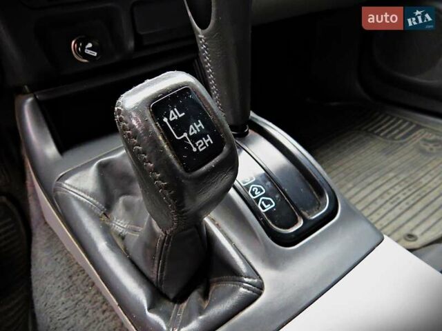 Чорний Міцубісі Паджеро Спорт, об'ємом двигуна 2.97 л та пробігом 181 тис. км за 8500 $, фото 12 на Automoto.ua