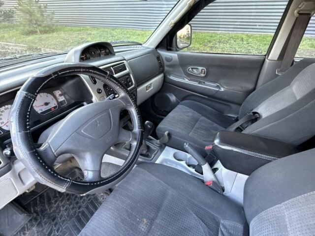 Чорний Міцубісі Паджеро Спорт, об'ємом двигуна 0 л та пробігом 300 тис. км за 3700 $, фото 5 на Automoto.ua