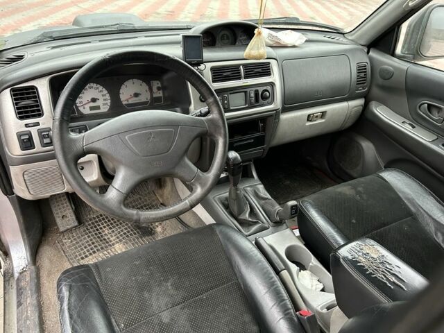 Чорний Міцубісі Паджеро Спорт, об'ємом двигуна 2.5 л та пробігом 220 тис. км за 2750 $, фото 10 на Automoto.ua