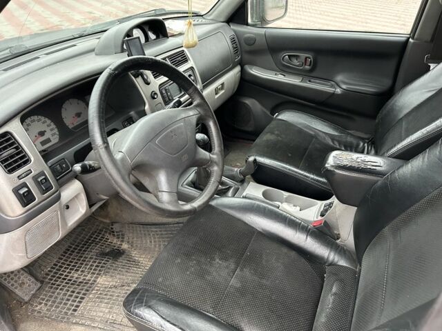 Чорний Міцубісі Паджеро Спорт, об'ємом двигуна 2.5 л та пробігом 220 тис. км за 2750 $, фото 8 на Automoto.ua