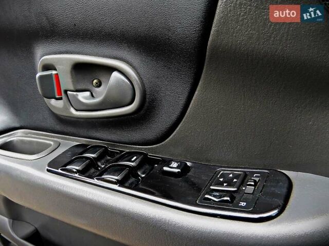 Чорний Міцубісі Паджеро Спорт, об'ємом двигуна 2.97 л та пробігом 181 тис. км за 8500 $, фото 6 на Automoto.ua