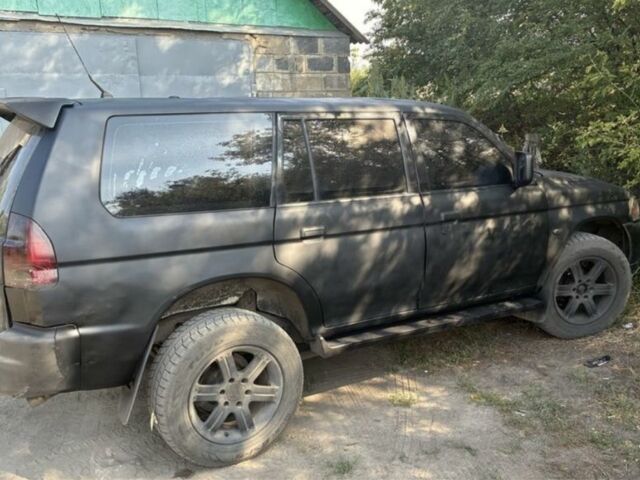 Черный Мицубиси Паджеро Спорт, объемом двигателя 2.5 л и пробегом 400 тыс. км за 4276 $, фото 1 на Automoto.ua