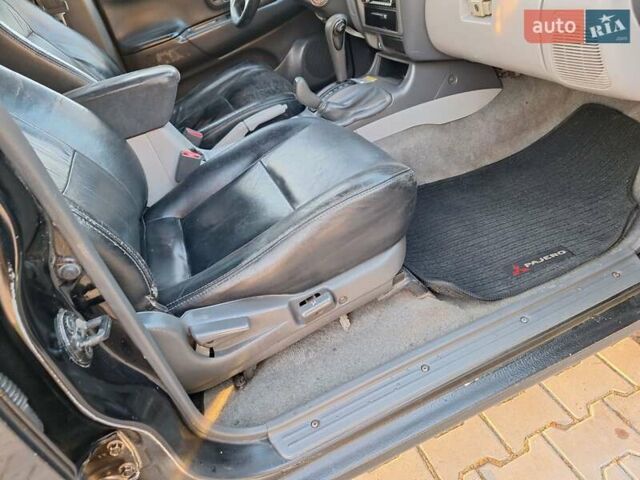 Чорний Міцубісі Паджеро Спорт, об'ємом двигуна 3 л та пробігом 417 тис. км за 6500 $, фото 32 на Automoto.ua