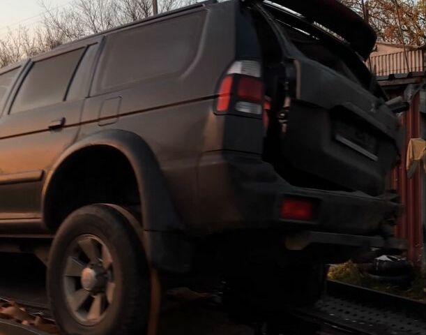 Черный Мицубиси Паджеро Спорт, объемом двигателя 3 л и пробегом 390 тыс. км за 3000 $, фото 3 на Automoto.ua