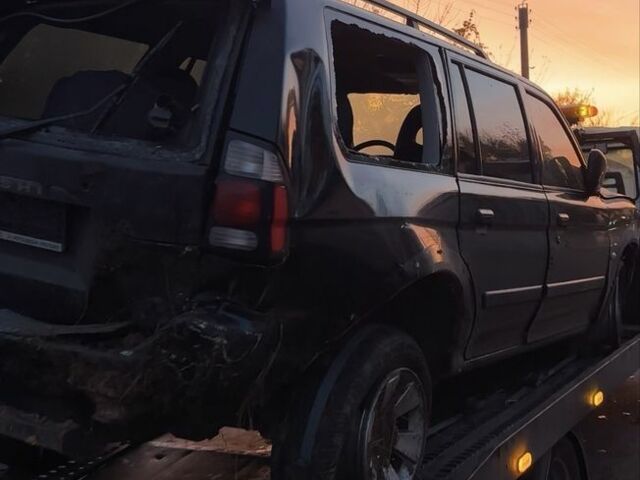 Черный Мицубиси Паджеро Спорт, объемом двигателя 3 л и пробегом 390 тыс. км за 3000 $, фото 2 на Automoto.ua