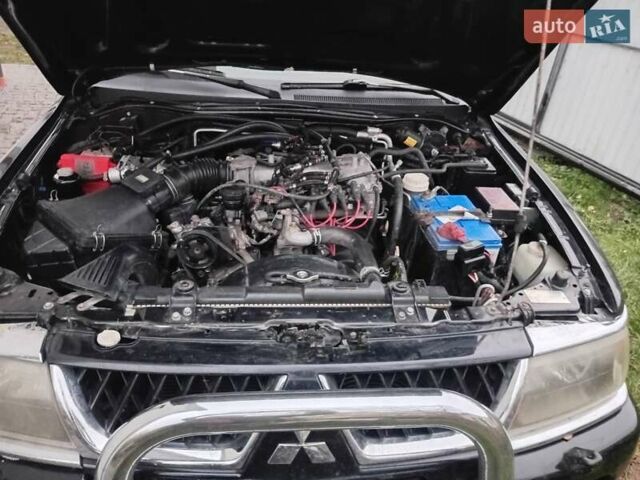 Чорний Міцубісі Паджеро Спорт, об'ємом двигуна 2.97 л та пробігом 230 тис. км за 9500 $, фото 7 на Automoto.ua