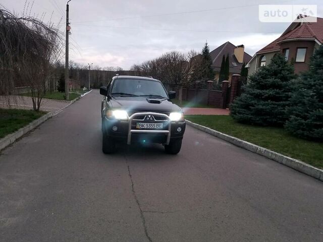 Черный Мицубиси Паджеро Спорт, объемом двигателя 2.5 л и пробегом 264 тыс. км за 11200 $, фото 1 на Automoto.ua