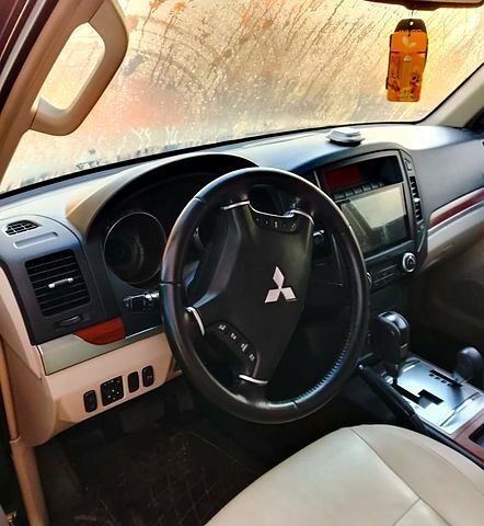 Черный Мицубиси Паджеро Спорт, объемом двигателя 3.2 л и пробегом 283 тыс. км за 16000 $, фото 9 на Automoto.ua