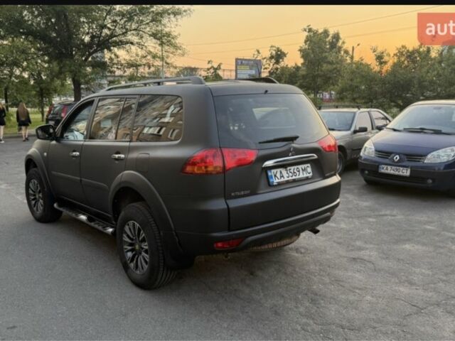 Чорний Міцубісі Паджеро Спорт, об'ємом двигуна 2.5 л та пробігом 250 тис. км за 14000 $, фото 2 на Automoto.ua