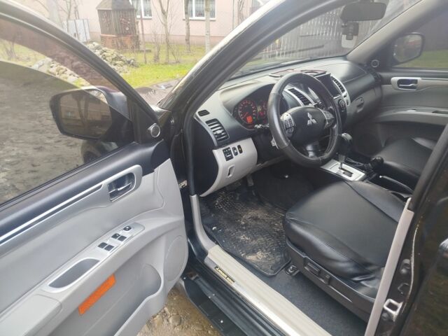 Черный Мицубиси Паджеро Спорт, объемом двигателя 2.5 л и пробегом 240 тыс. км за 12650 $, фото 4 на Automoto.ua