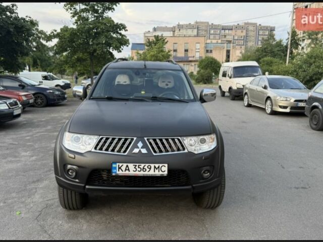 Чорний Міцубісі Паджеро Спорт, об'ємом двигуна 2.5 л та пробігом 250 тис. км за 14000 $, фото 4 на Automoto.ua