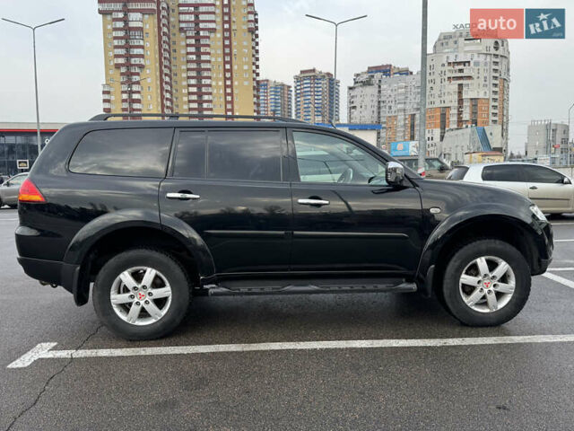 Черный Мицубиси Паджеро Спорт, объемом двигателя 2.5 л и пробегом 219 тыс. км за 12000 $, фото 5 на Automoto.ua