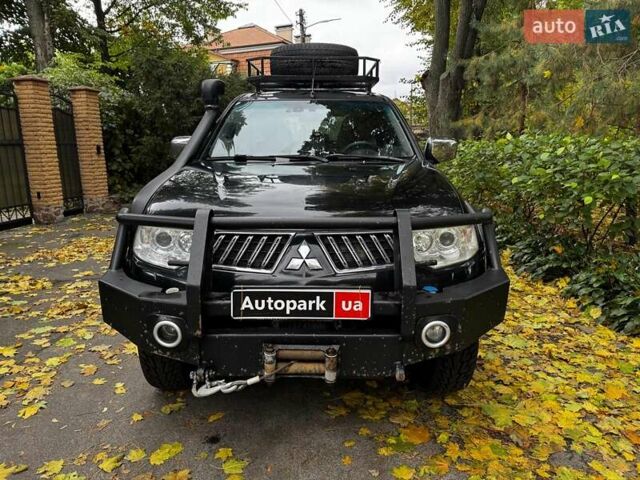 Мицубиси Паджеро Спорт 2010 в Киеве на Automoto.ua Черный Мицубиси Паджеро Спорт, объемом двигателя 2.5 л и пробегом 334 тыс. км за 13790 $, фото 2 на Automoto.ua