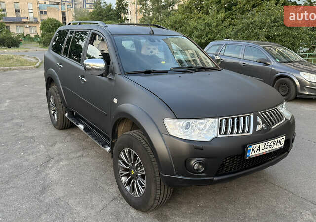 Чорний Міцубісі Паджеро Спорт, об'ємом двигуна 2.48 л та пробігом 244 тис. км за 15000 $, фото 10 на Automoto.ua