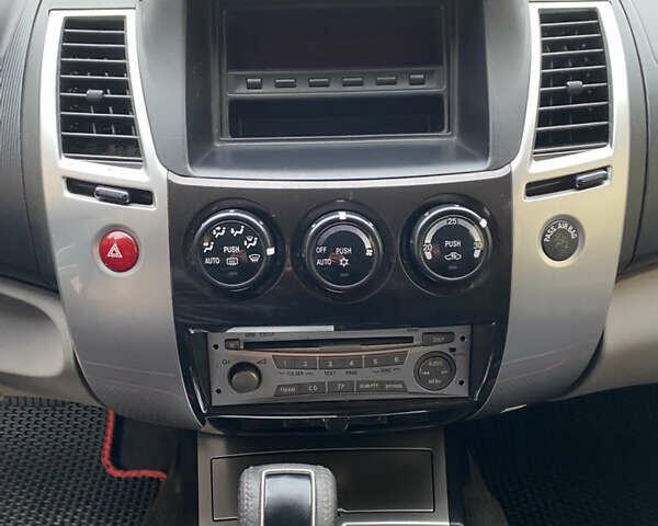 Черный Мицубиси Паджеро Спорт, объемом двигателя 2.5 л и пробегом 154 тыс. км за 13850 $, фото 46 на Automoto.ua